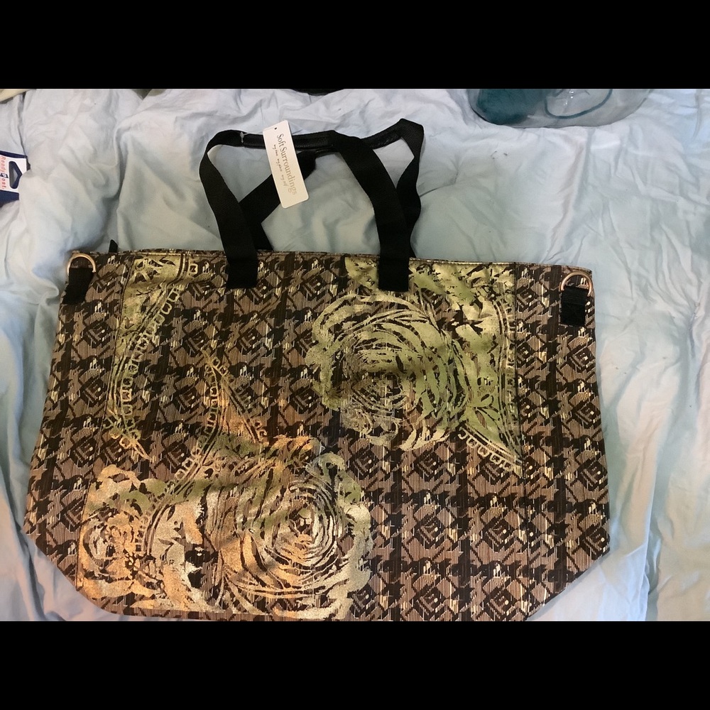 Carry all Tote - Picture 2 of 9
